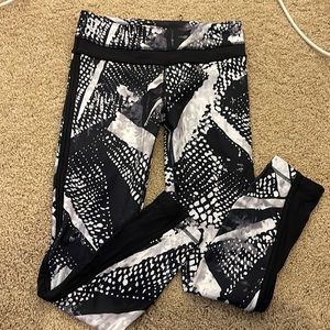 Lululemon pattern legging. Size 4.